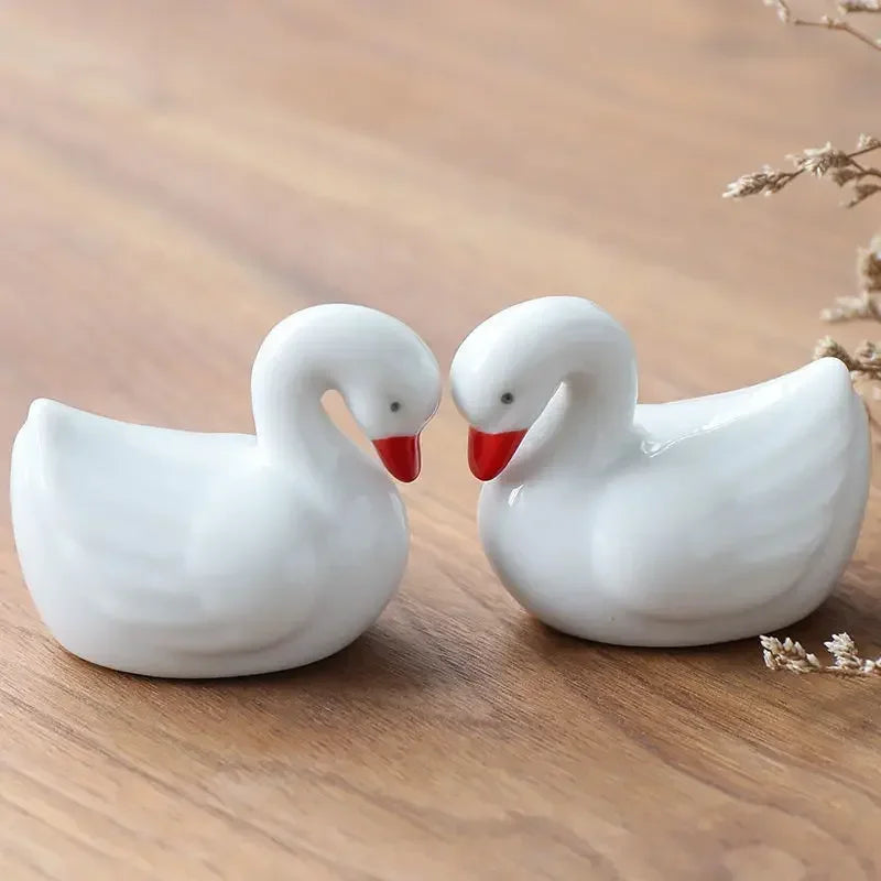2pcs/Set Chopsticks Pillow Chopstick Rest Home Decoration New Korean Cat Chopsticks Forks Holder Chopsticks Holder Spoon Holder